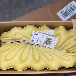 New Yeezy 450 sulfur with proof of purchase Sz 10 Men price firm nonnegotiable